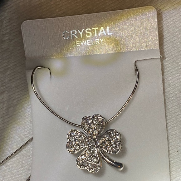Crystal Shamrock necklace - Picture 3 of 3